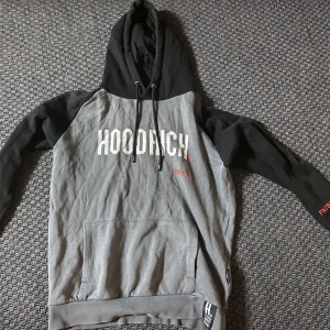 Hoodrich storlek M - Hoodrich storlek M använder inte den längre, är i bra skick inga skador. pris kan diskuteras, hör gärna av dig vid frågor och funderingar.