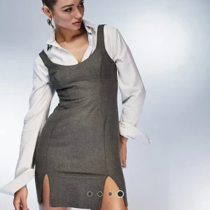 Asos klänning  - Klänning köpt från asos som passar till alla olika tillfällen då man kan styla på så många olika sätt, otroligt tidslös. Aldrig använd 