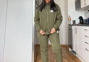 Tracksuit - Säljer denna tracksuit från JD.  Använd men i fint skick. 