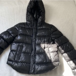 Vinterjacka!✨ - Jag fundera på att sälja min superdry jacka i storlek 36, är ni intresserade hör av er!💕