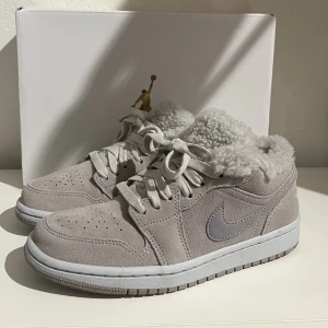 air jordan 1 low - använda 1 gång, så som nya - box och kvitto finns 🩷