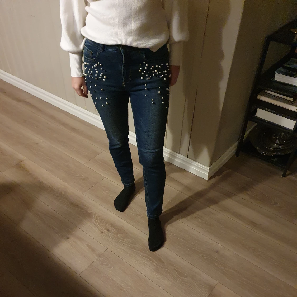 Mörkblå jeans med pärlor i strl 38 - 90