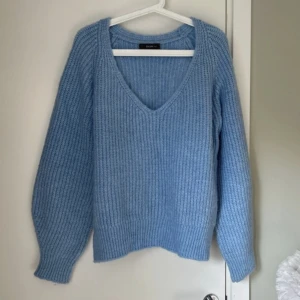 Stickad blåtröja  - Inga defekter, storlek S/M