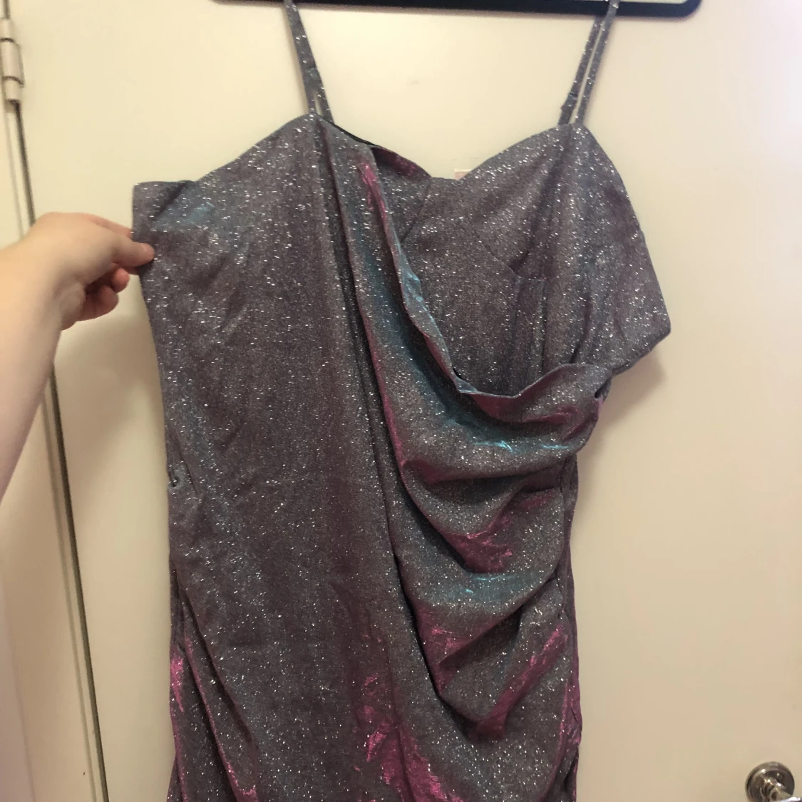 Glittrig klänning - 90