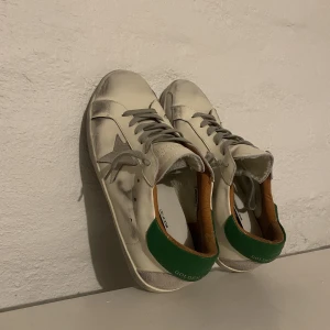 Golden goose skor - Golden goose, skick 9,5/10 som nya Hör av dig om du har någon fundering!