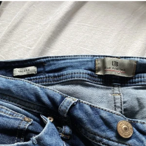 Ltb valerie - Snygga jeans från Ltb! Kommer ej till användning mer. Som referens är jag 170🩷🩷