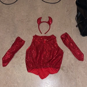 Glitter halloween set - Ett jätte fint glitter halloween set som är använt en gång och är i ett perfect skick. 