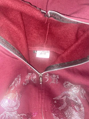 One of One hoodie (Rare) - Säljer denna aim for the moon tröja som är använd då och då men är som nyskick alla stenar finns kvar (stolrek L) passar även m tar gärna emot byten 