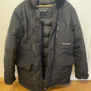 Peak Performance jacka  - Peak Performance parkas i strl S