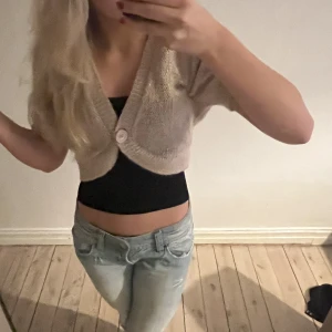 Kofta - Snygg kofta/bolero från h&m som passar till allt💗