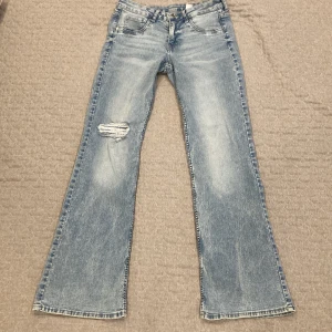 Low waist jeans  - Low waist boot cut jeans köpta på HM. Super fina men tyvärr lite stora för mig. Sällan använda. 