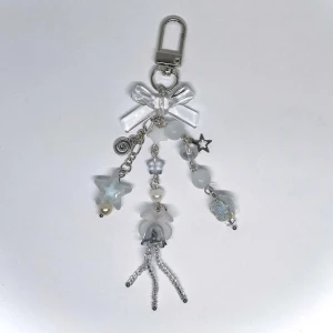 𐐪Jellyfish nyckelring𐑂 - Handgjort manet keychain 🪼 ๑ᵔ⤙ᵔ๑ Kontakta mig innan du köper ✮⋆˙