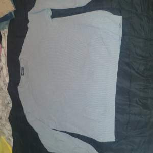 En grå långärmad tröja ifrån Dressman XL i 2xl