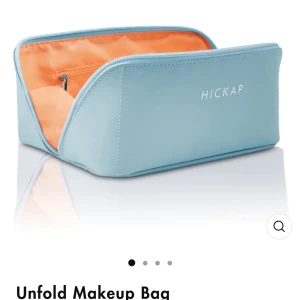 Necessär  - Helt ny! Ligger ner packad i kartongen 