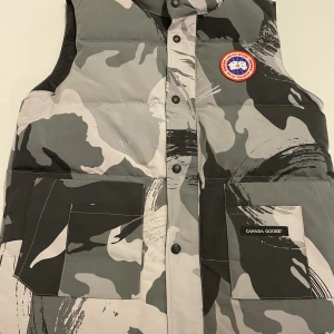 Canada goose väst  - Helt ny  Möts upp och frakt går också, Checka in profilen finns mycket annat för bra priser.