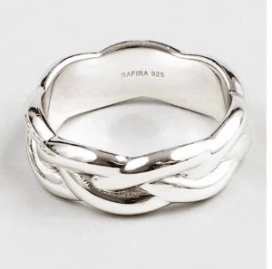 Silverring Safira - Ring i äkta silver från Safira. Storlek 17, aldrig använd. 