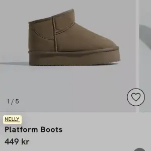 Platform boots från Nelly. Fake mini uggs med plattform. Original pris: 449kr. 