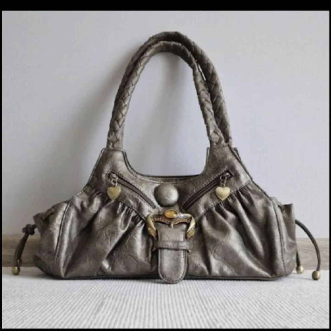 *lånade bilder* Vinatage väska 