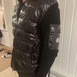 Moncler cardigan  - Storlek 4, pris kan diskuteras 