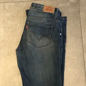 Levis 711 skinny Jeans i storlek 16