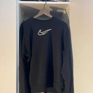 Vintage Nike Sweatshirt i storlek Small. Nyskick