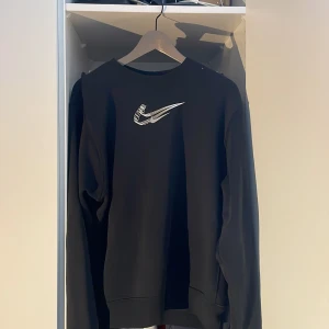 Nike Sweatshirt - Vintage Nike Sweatshirt i storlek Small. Nyskick