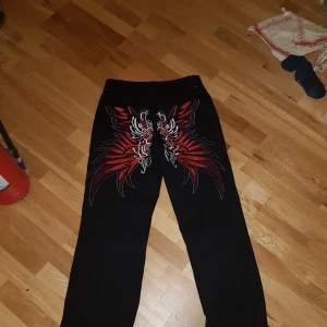 Baggy jeans  - Aldrig använd för dom passar inte riktigt min stil. Storlek S men skulle säga att dom är M