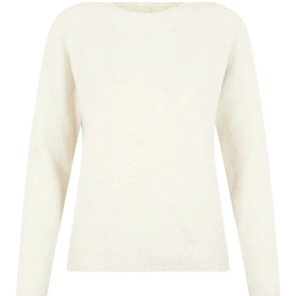 Säljer denna vita stickade tröja från Vero Moda. Den är lite nopprig som förklarar priset. Ny pris är 250kr 💗 skriv privat för mer bilder! . Stickat.