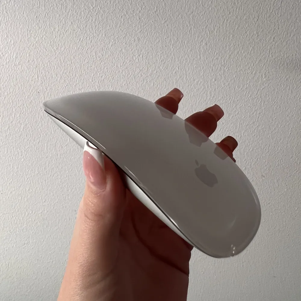 Magic Mouse 2. Apple. Trådlös. Aldrig använd. Pris: 500kr. Övrigt.