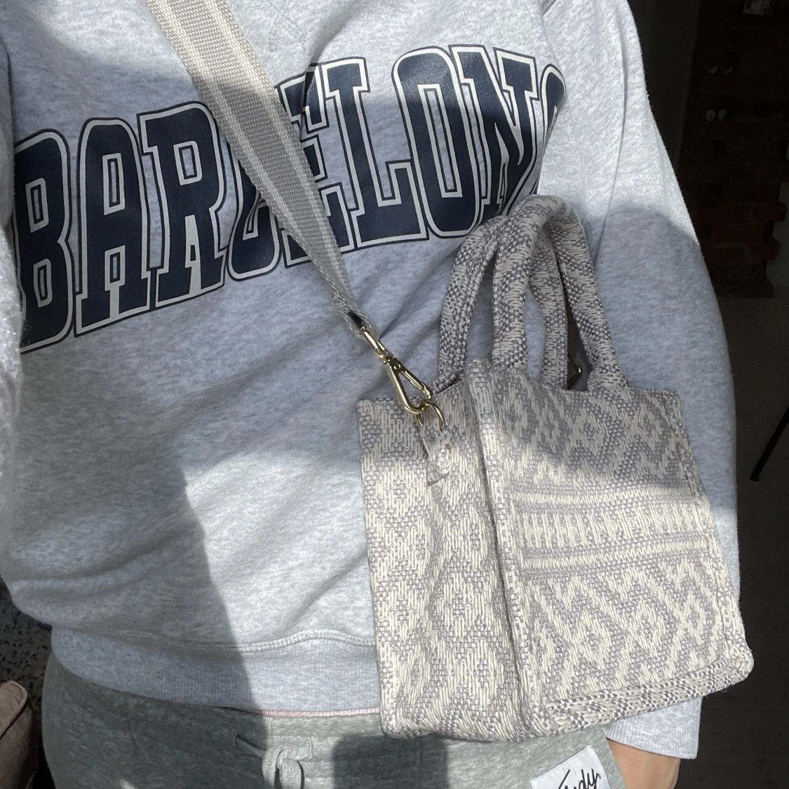 Oanvänd väska med rem