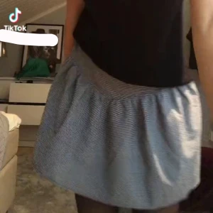 Kjol från other stories - Kort rutig kjol ifrån & other stories, sparsamt använd