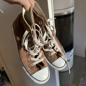 Bruna converse  - Jättefina bruna converse i strl 38💕