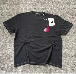 Our legacy box tee  - Our legacy box tee Gabrio Bini, size 50 helt ny! Helt slutsåld 