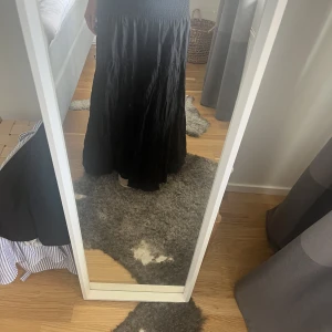 Maxikjol - En svart långkjol, är 168 cm. Köp direkt💗💗