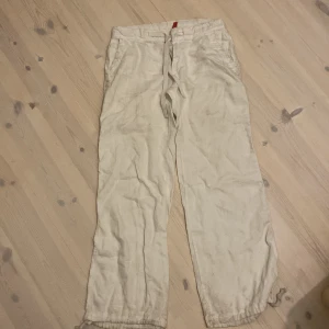 Linnebyxor  - Säljer detta jättefina vita linnebyxor från hm.💕