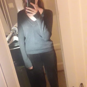 Topp från Vila - Fin långärmad topp från vila, säljer på grund av att jag aldrig använder den, är i bra skick har inte använt många gånger