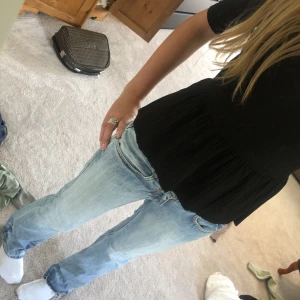 Fin tröja  - Köpte på Sellpy i storlek L men sydde om den till en xs/s inget man tänker på syns inte så💕