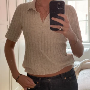 Softgoat - Jättemjuk beige kashmir t-shirt från Softgoat. Nästan oanvänd.