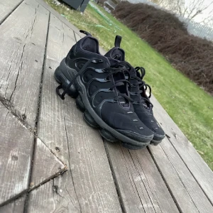 VaporMax  - Säljer mina VaporMax pga av att dom är för små, skick 8/10