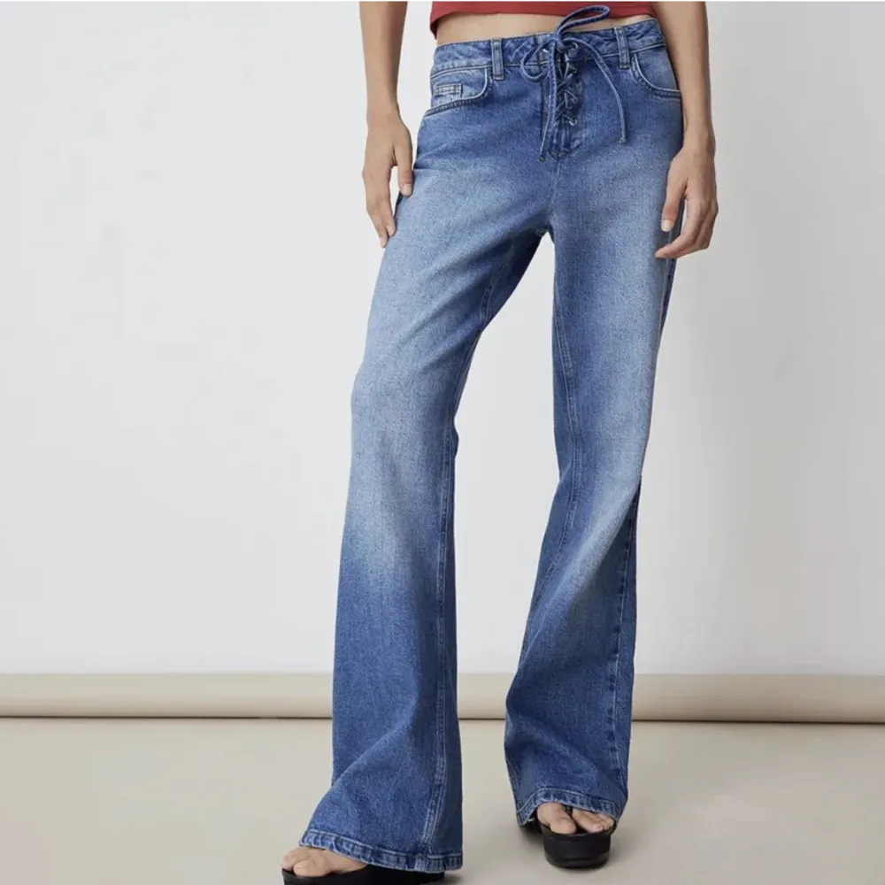 Oversized jeans från na-kd med snörning! . Jeans & Byxor.