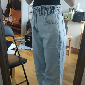 Paperbagjeans från Gina Tricot - Som nya