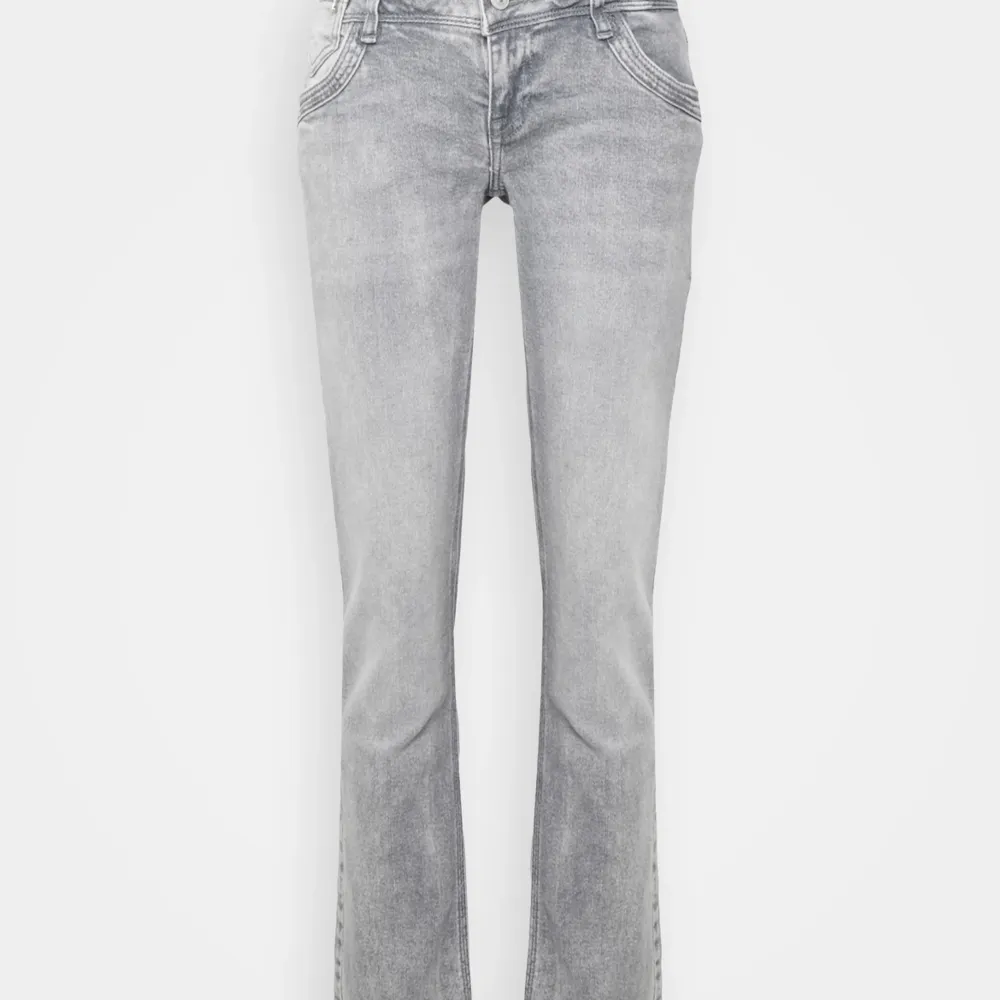 Säljer dessa ltb jeans i modellen jonquil storlek 25/30 kan också tänka mig att byta mot valerie 🥰🥰. Jeans & Byxor.