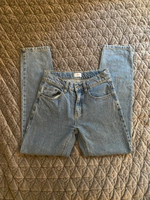Midwaist jeans - Dessa passar inte mig längre och säljer därför dem💕 Har typ ingen bra bild hur de sitter på. De är från grunt