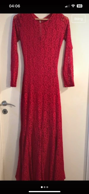 Festklänning  - Figursydd. Normal i storleken. Mycket bra skick.