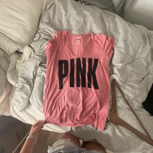 Pink tröja - Snygg pink vs tröja i fint skick💗💗