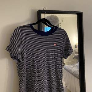 Levis tshirt i storlek XS.