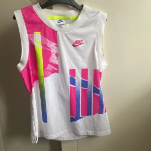 Nike träningslinne  - Nike träningslinne köpt på zalando för nypris 420 , använd få gånger 