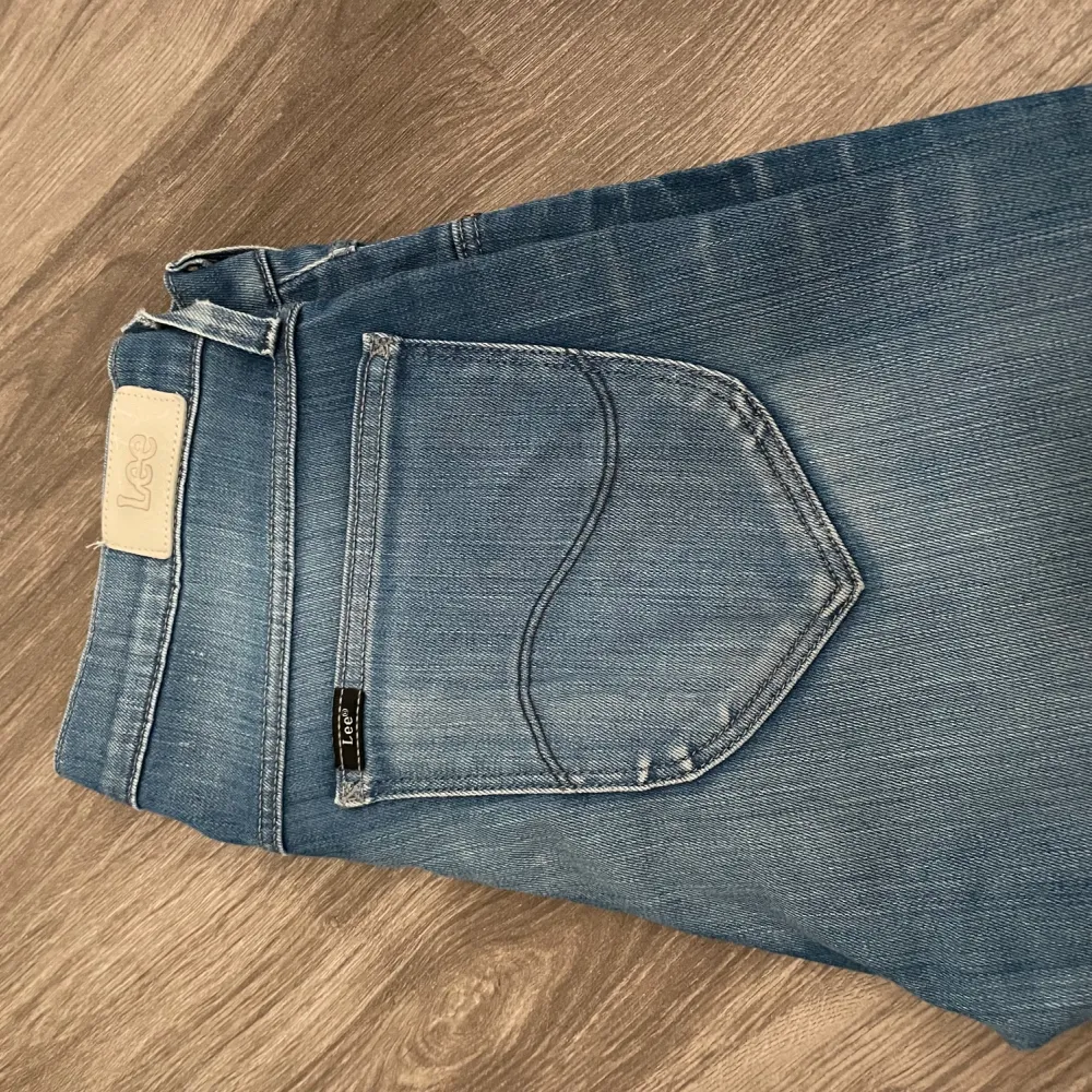 Ljusblåa jeans från Lee. Också använda fåtal gånger.. Jeans & Byxor.