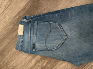 Lee jeans  - Ljusblåa jeans från Lee. Också använda fåtal gånger.