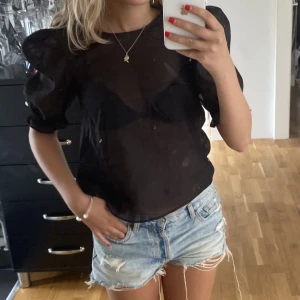 Genomskinlig t shirt - Svart genomskinlig. Pris plus frakt 🙌🏼